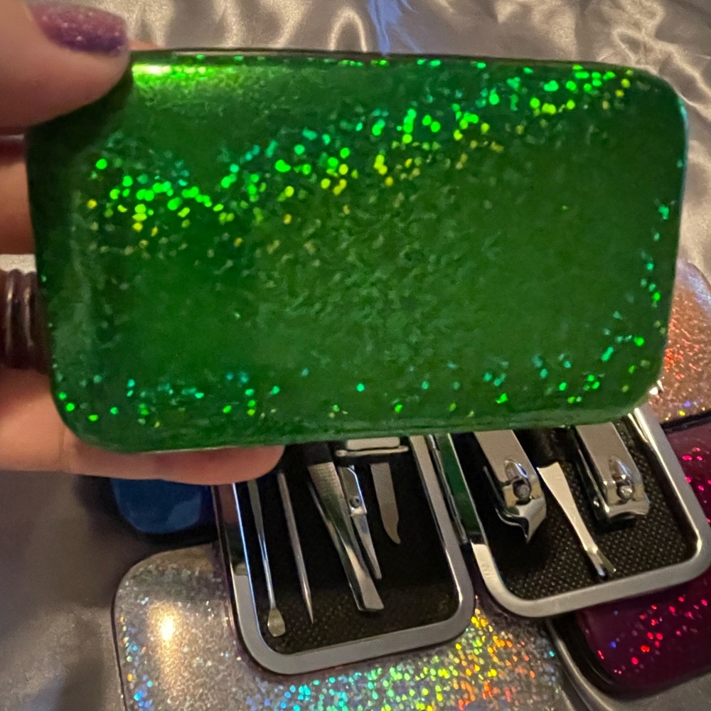 Holographic Manicure Set - Multi-Color - Picture 3 of 12